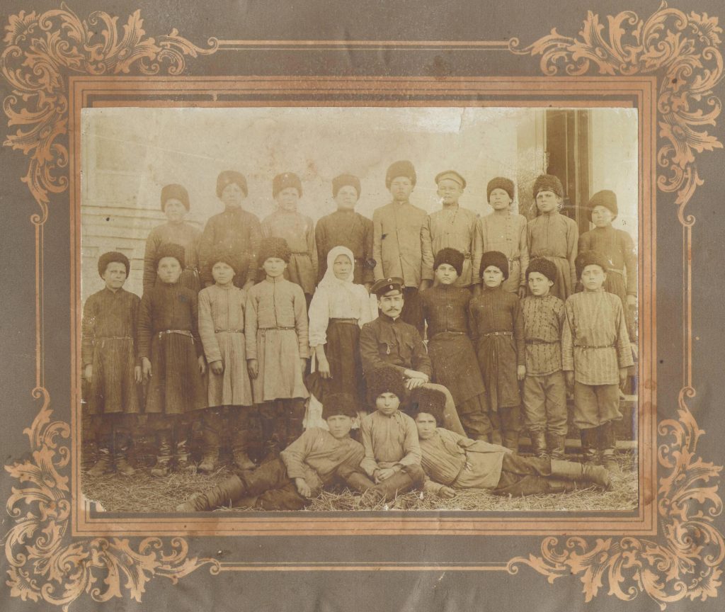 Учащиеся, станица Новомышастовская, 1911 год.