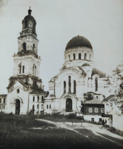 Фотография из семейного архива Александры Ивановны Гремяченской. Фотография 1953 года, место съемки неизвестно.