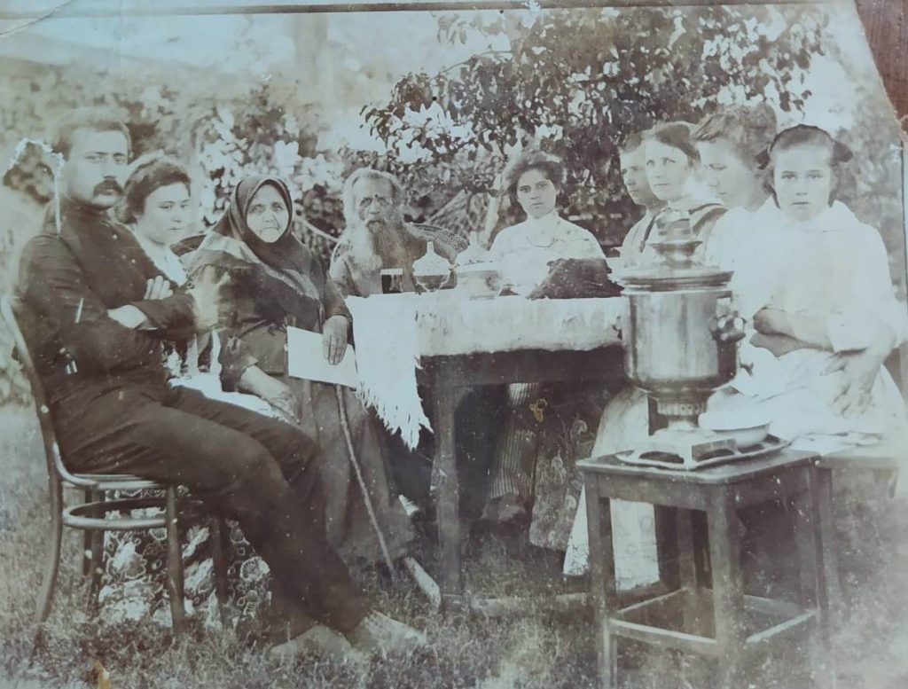 Фотографии из семейного архива Александры Ивановны Гремяченской.