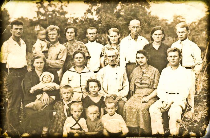 Семья Цыбиных, 1941 год. Сайт музея станицы Полтавской